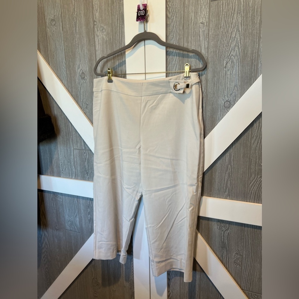 010. Chico’s Cream Petite Cropped Dress Pants 2.5 - Picture 3 of 7